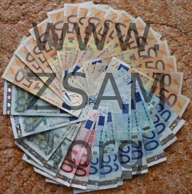 picture of Euro notes of overall EUR 1000.-